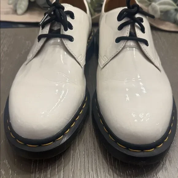 Dr. Martens White Patent Leather Glossy Lace-Up Shoes Oxfords Ladies Size 10 EUC